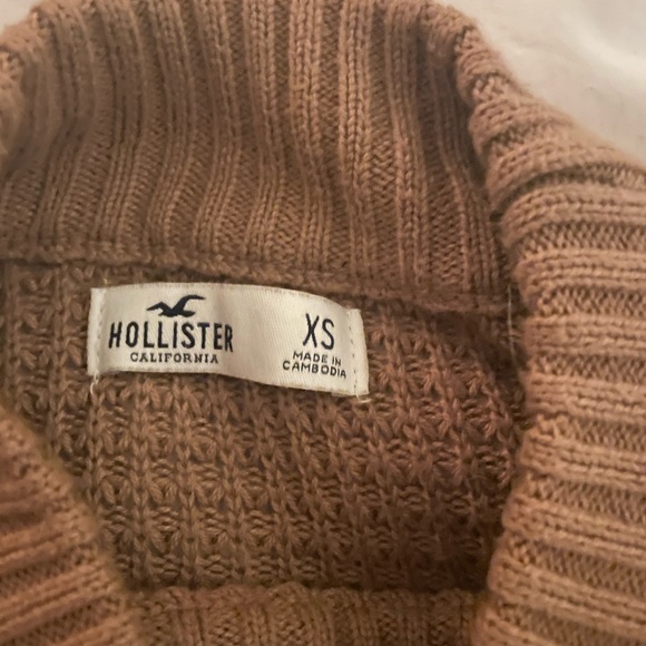 Cropped brown hollister sweater - Picture 3 of 3